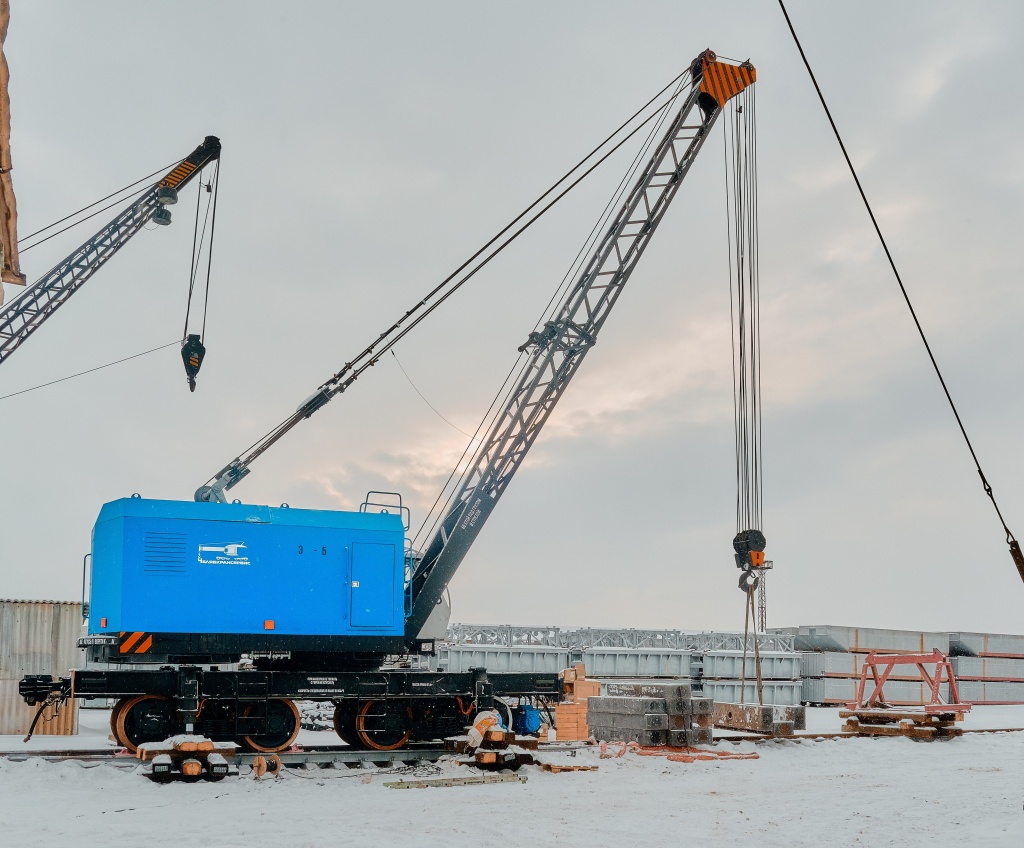 В Челябинске разработали инновационный железнодорожный кран, полностью состоящий из российских комплектующих