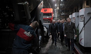 Работающая в Беларуси делегация Челябинской области посетила Минский автозавод