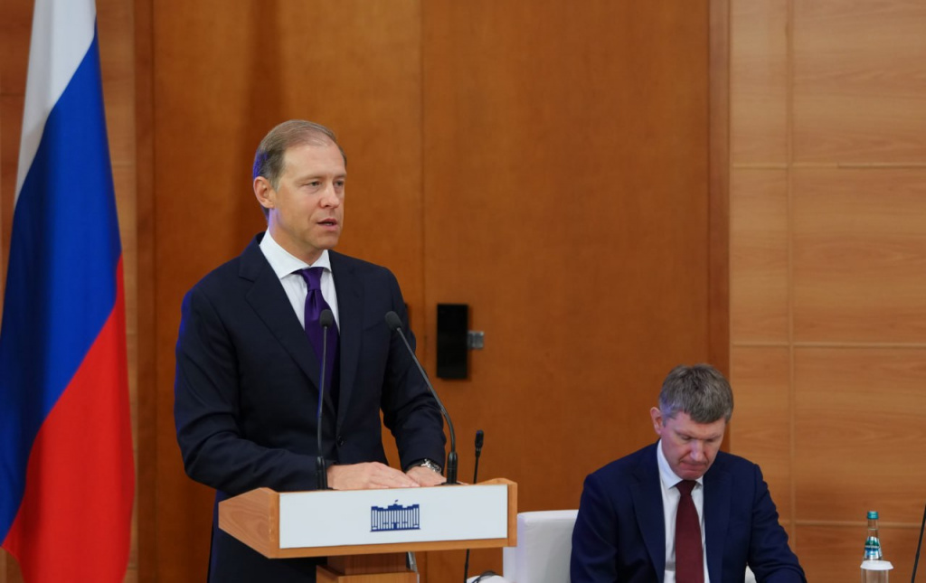 Денис Мантуров обозначил роль роботизации и повышения производительности труда в реализации национальных целей