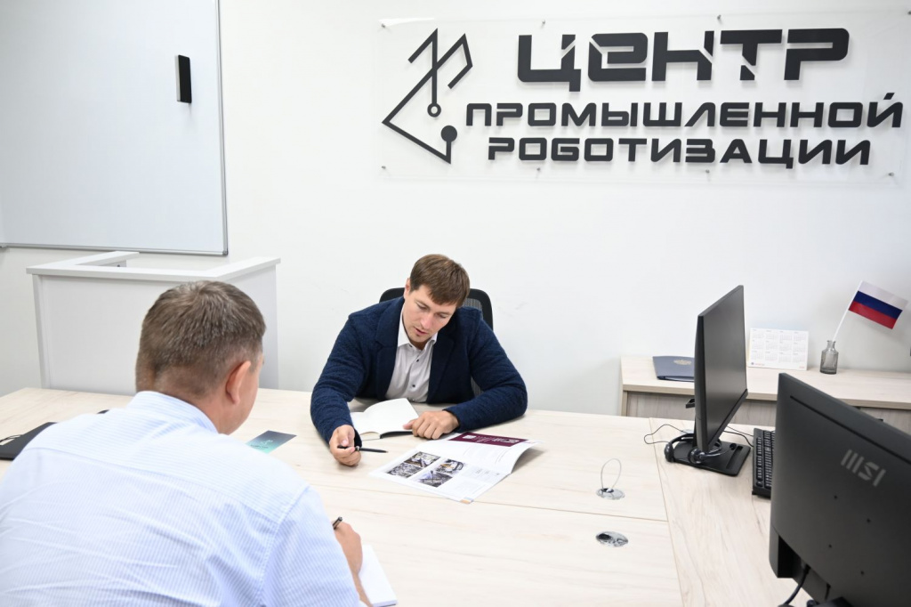 После стажировки в региональном Минпроме выпускник программы «Герои Южного Урала» присоединился к команде Центра промышленной роботизации