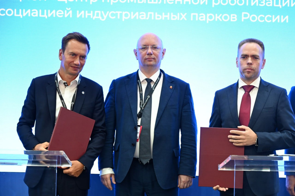 На ИННОПРОМ-2026 подписан ряд соглашений о развитии промышленной кооперации, роботизации, науки и кадрового потенциала Челябинской области