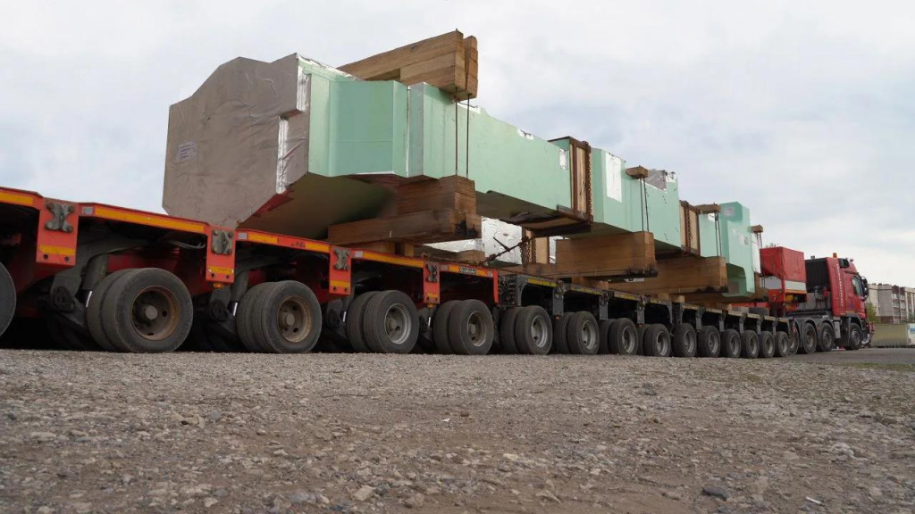 На Ашинский метзавод доставлены 315-тонные станины нового прокатного стана