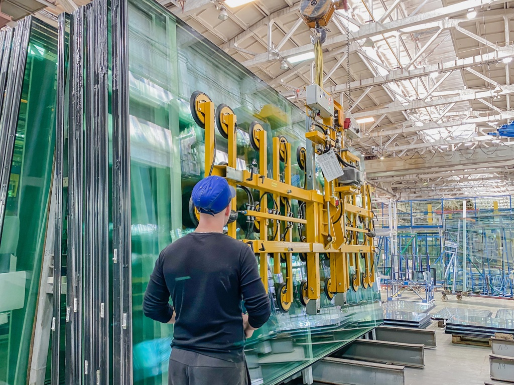 Челябинское предприятие запускает производство двенадцатиметровых стекол, которые раньше завозили только из-за рубежа